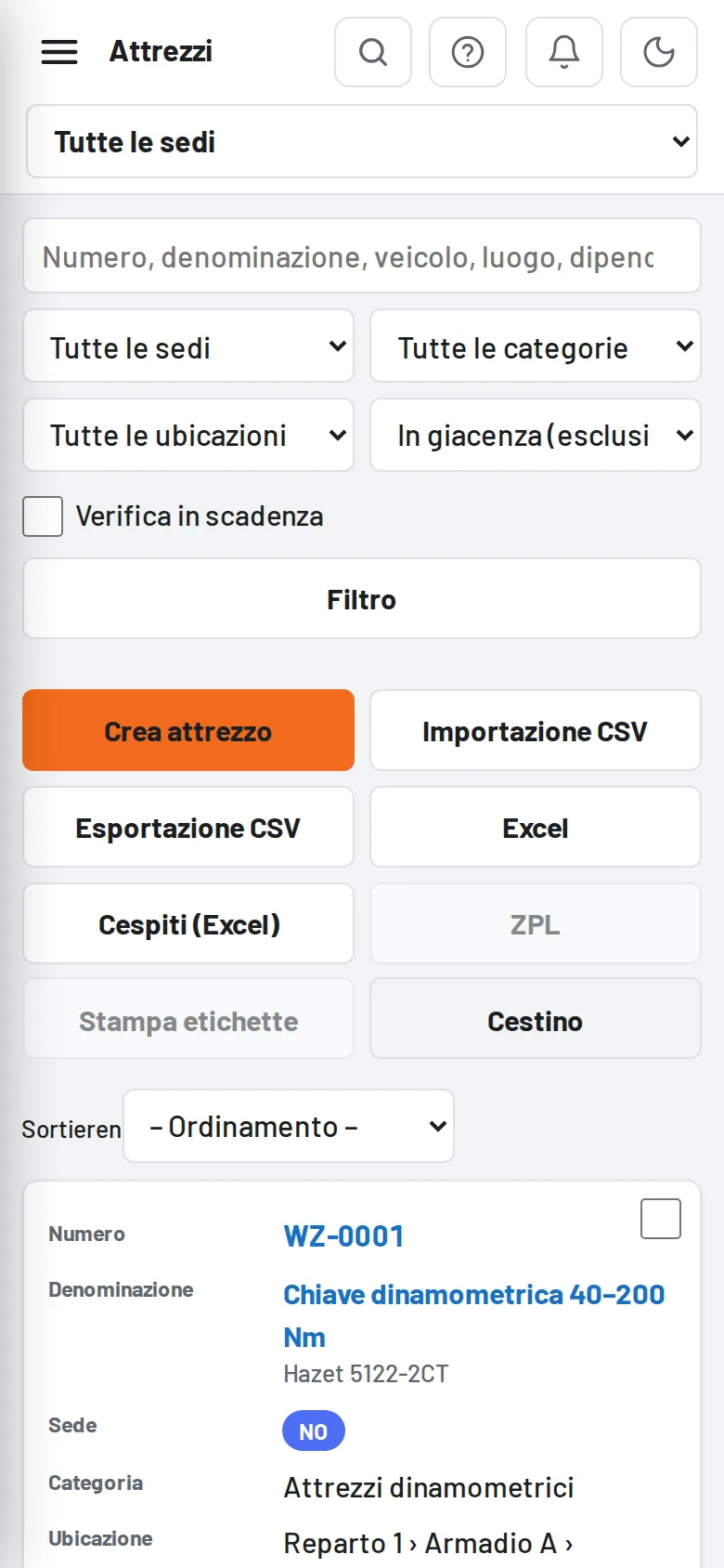Elenco attrezzi sul telefono: ogni riga come scheda
